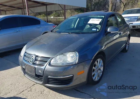 2010 Volkswagen Jetta Limited Edition z USA, uszkodzony, nr VIN 3VWRX7AJ1AM157440